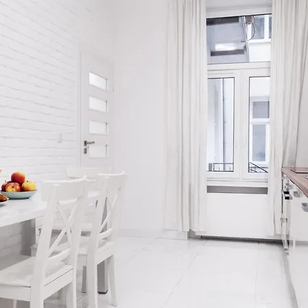 Househost Apartment: Bonerowska 5/11 Apartman *